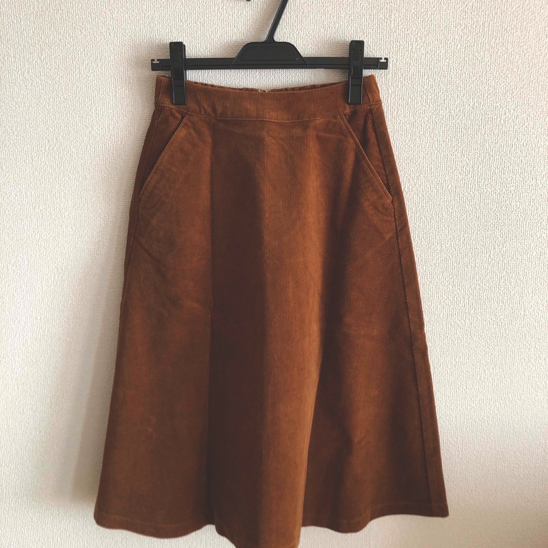 UNIQLO(ユニクロ)の【未使用】ユニクロ　ハイウエストコーデュロイ　フレアミディスカート レディースのスカート(ひざ丈スカート)の商品写真
