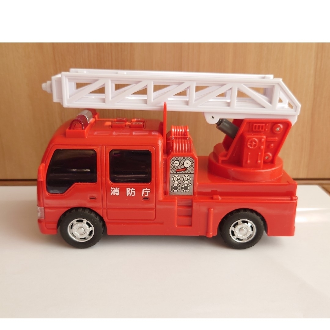 TOYCO(トイコー)の【おもちゃ】消防車・救急車・パトカー エンタメ/ホビーのおもちゃ/ぬいぐるみ(ミニカー)の商品写真