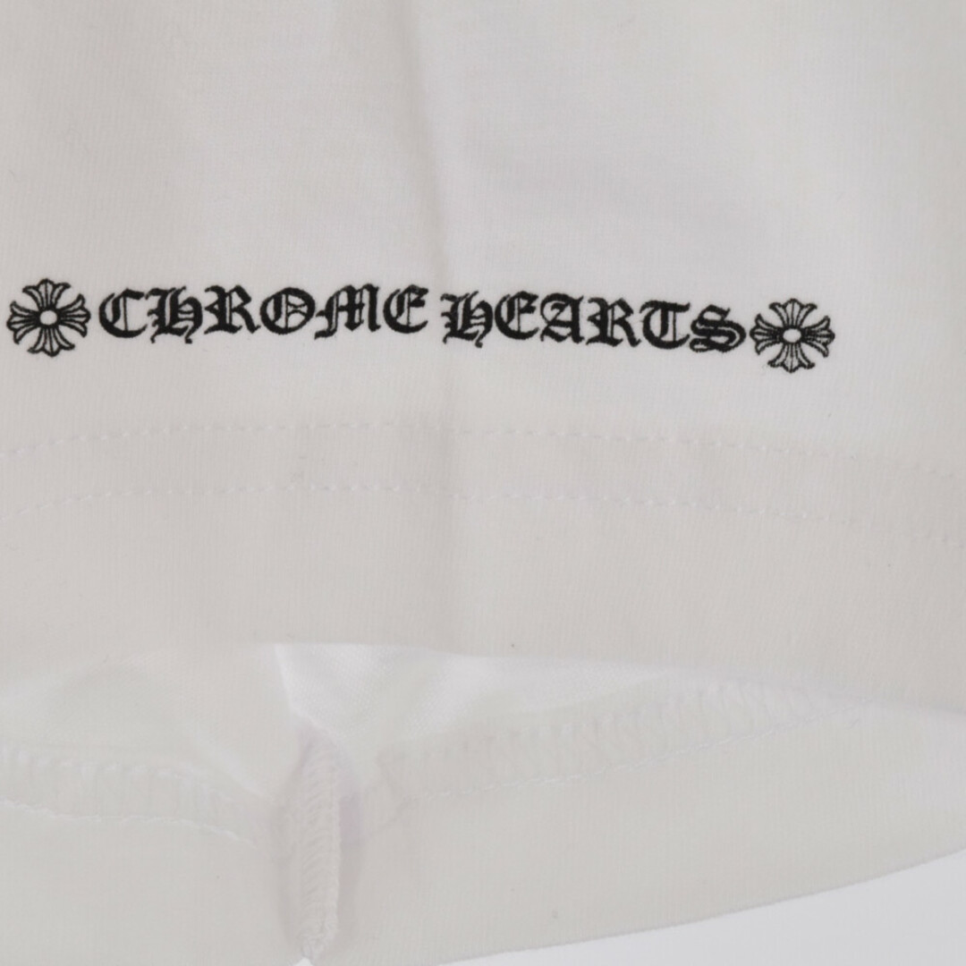 Chrome Hearts(クロムハーツ)のCHROME HEARTS クロムハーツ バックスクロールラベルプリント半袖ポケットTシャツ ホワイト メンズのトップス(Tシャツ/カットソー(半袖/袖なし))の商品写真