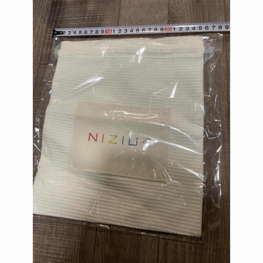 【NiziU】NiziUバッグ エンタメ/ホビーのタレントグッズ(アイドルグッズ)の商品写真