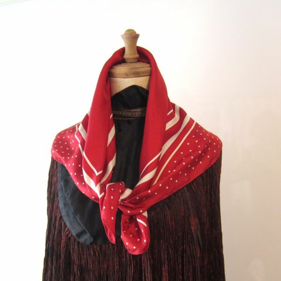 Vert Dense(ヴェールダンス)のVertdense／ヴェールダンス　シルク100%　スカーフ　赤 レディースのファッション小物(バンダナ/スカーフ)の商品写真
