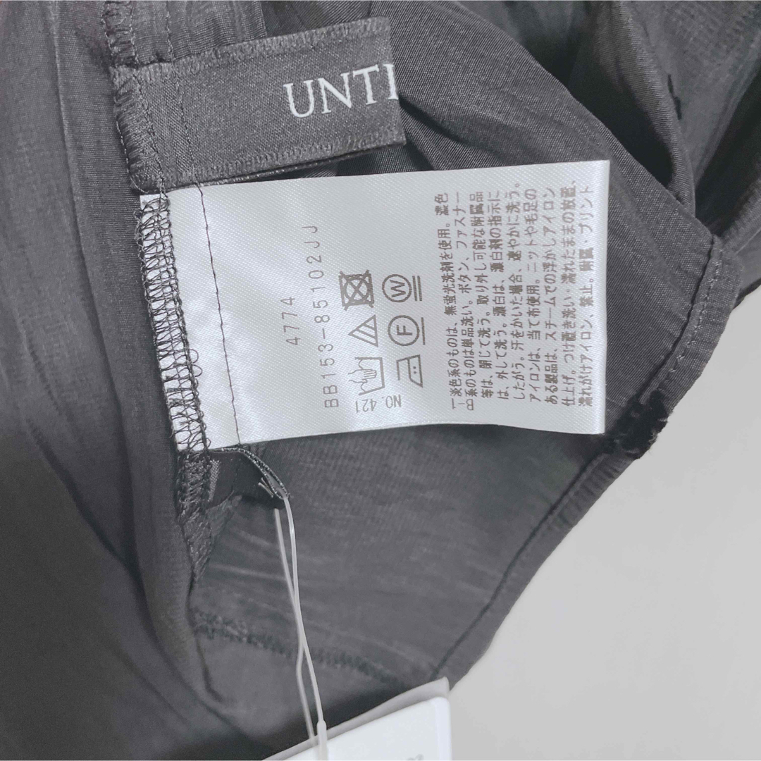 UNTITLED(アンタイトル)の新品UNTITLEDフロッキープリントハイネックブラウス レディースのトップス(シャツ/ブラウス(半袖/袖なし))の商品写真