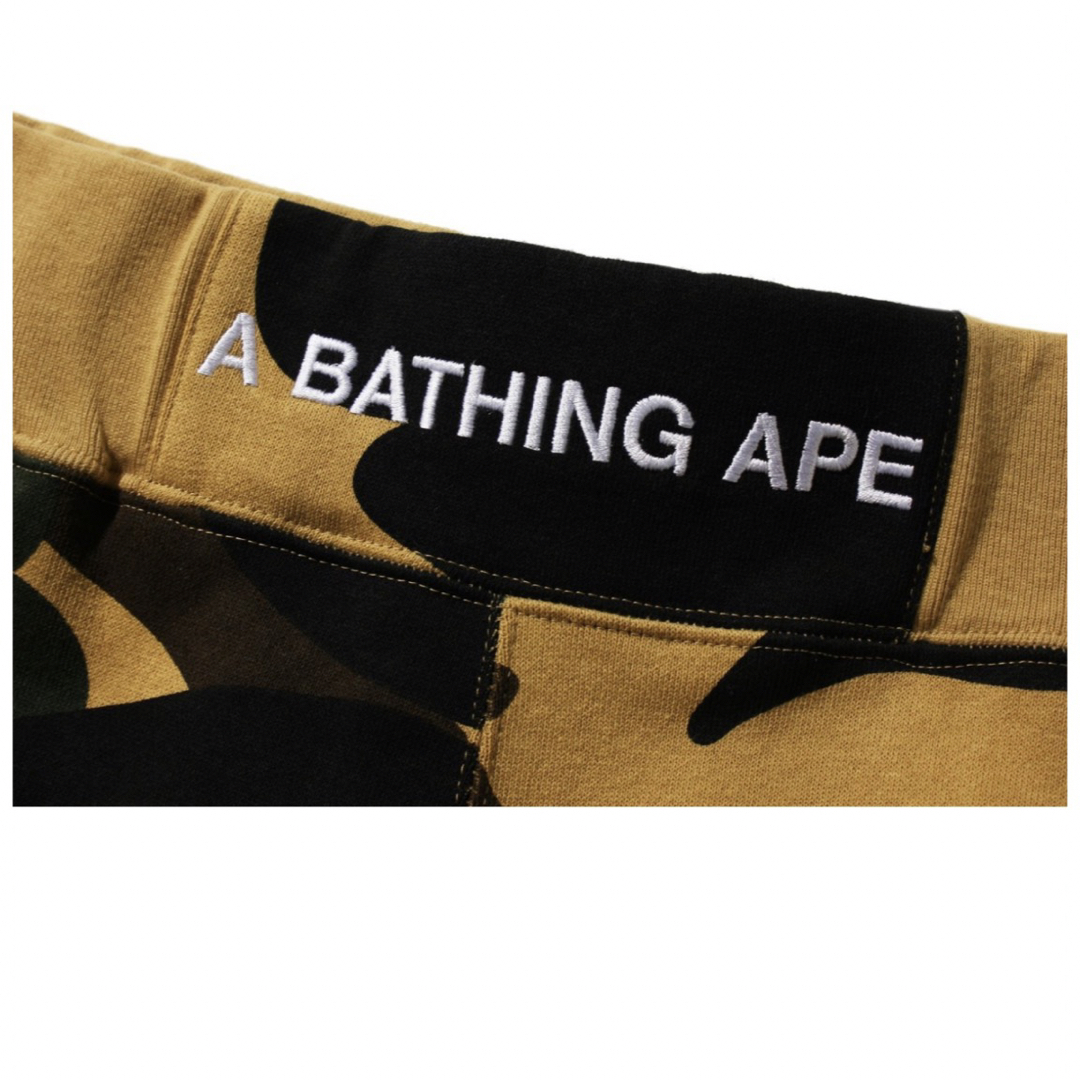 A BATHING APE(アベイシングエイプ)のBAPE GIANT 1ST CAMO  SWEAT SHORTS メンズのパンツ(ショートパンツ)の商品写真
