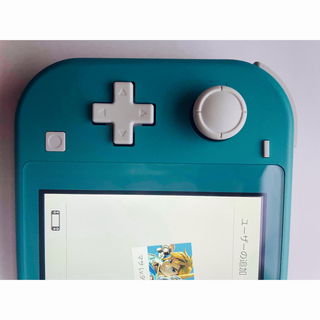 Nintendo Switch(ニンテンドースイッチ)のNintendo Switch  Lite ターコイズドラゴンクエストトレジャー エンタメ/ホビーのゲームソフト/ゲーム機本体(家庭用ゲーム機本体)の商品写真