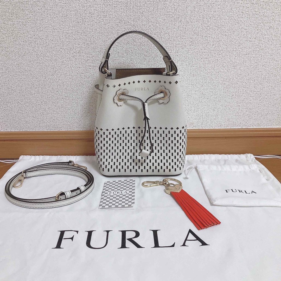 美品FURLAフルラ ミニステイシー ミニ巾着ショルダーバッグ ボディクロス