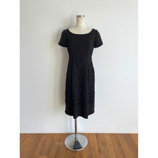 1647超美品 シビラ M 膝丈ワンピース 花柄 ノースリーブ ベージュ系