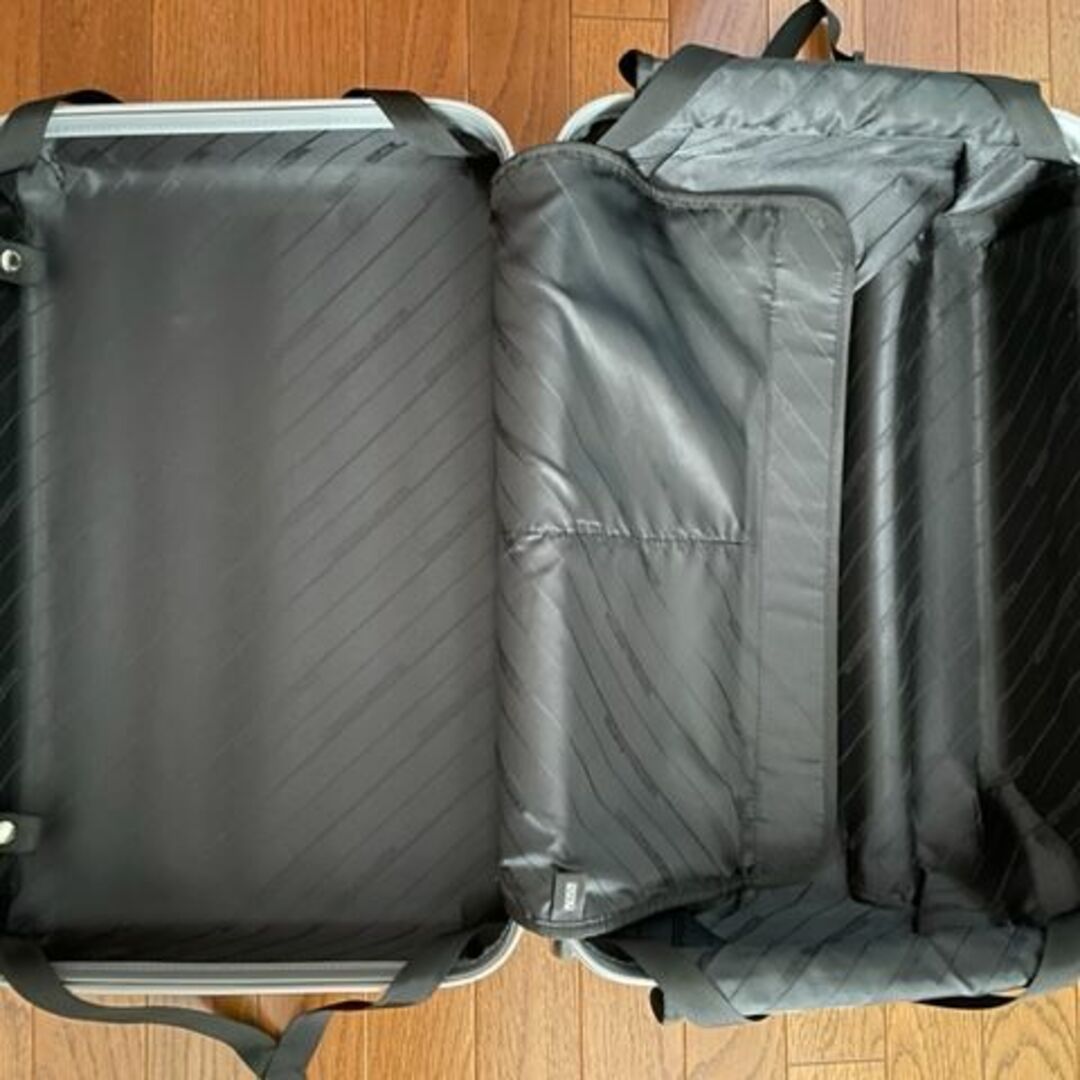 ZERO HALLIBURTON(ゼロハリバートン)の超美品 ZERO HALLIBURTON ポリカ 銀色2輪 34L 機内OK メンズのバッグ(トラベルバッグ/スーツケース)の商品写真
