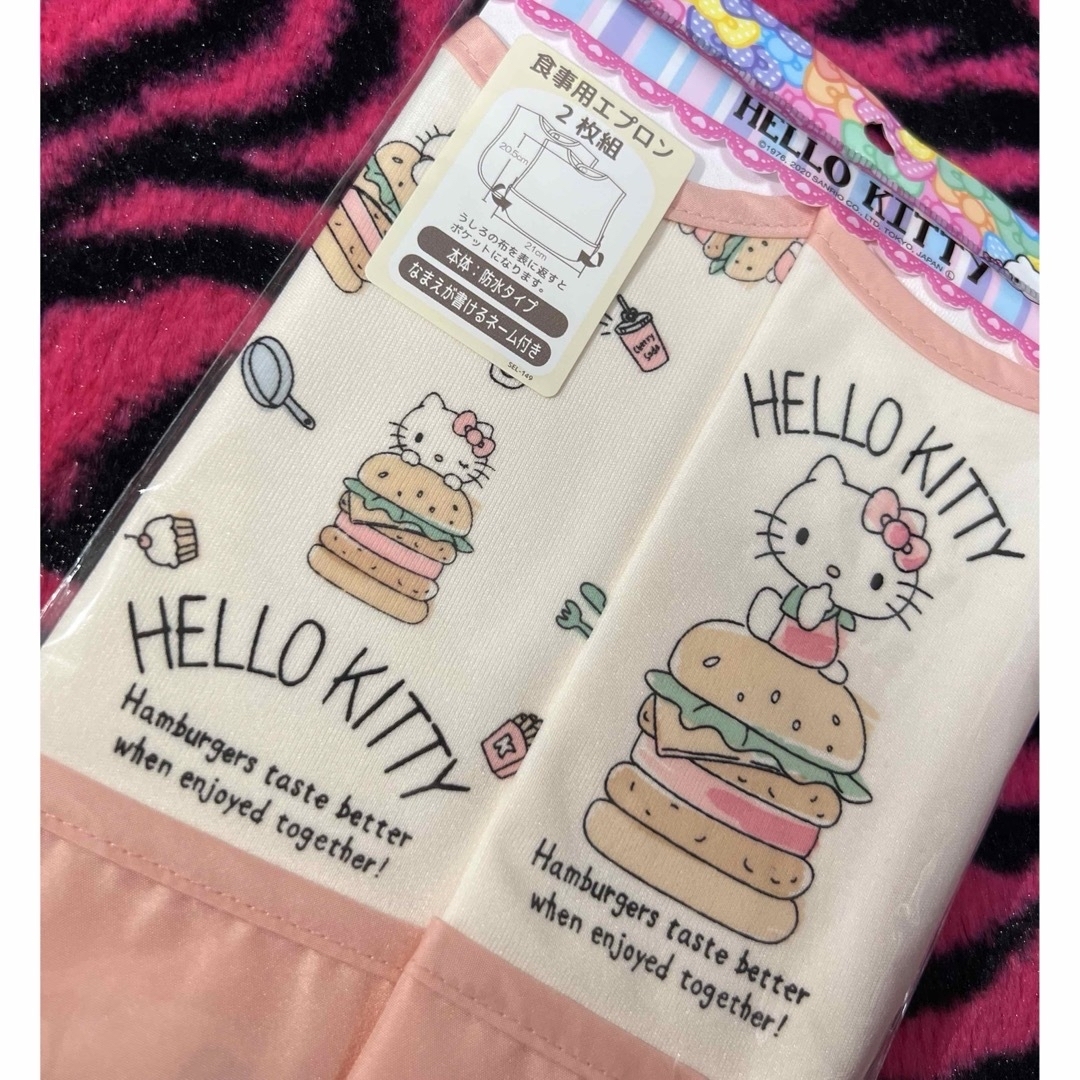 ハローキティ(ハローキティ)のHello kitty♡キティᒼᑋªⁿ♡ 食事用エプロン2枚組♡ キッズ/ベビー/マタニティの授乳/お食事用品(お食事エプロン)の商品写真