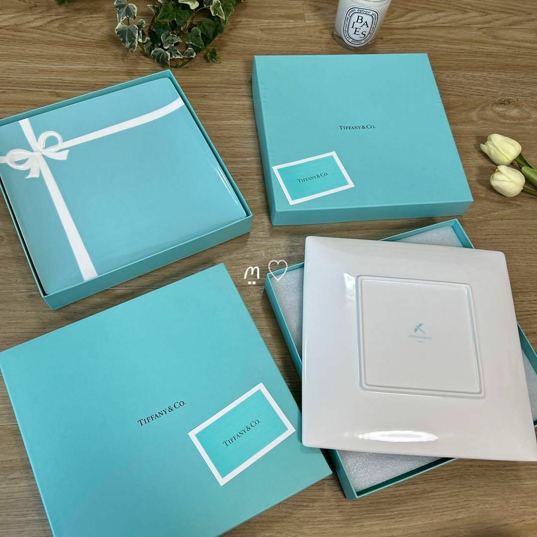 Tiffany & Co.(ティファニー)の新品未使用品　ティファニー　ブルーボウプレート2枚　プレゼントリボンボックス インテリア/住まい/日用品のキッチン/食器(食器)の商品写真