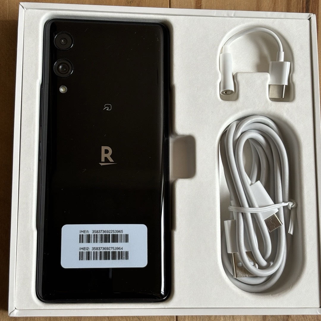 Rakuten(ラクテン)の【美品】 楽天ハンド5G ブラック　ケース付き スマホ/家電/カメラのスマートフォン/携帯電話(スマートフォン本体)の商品写真