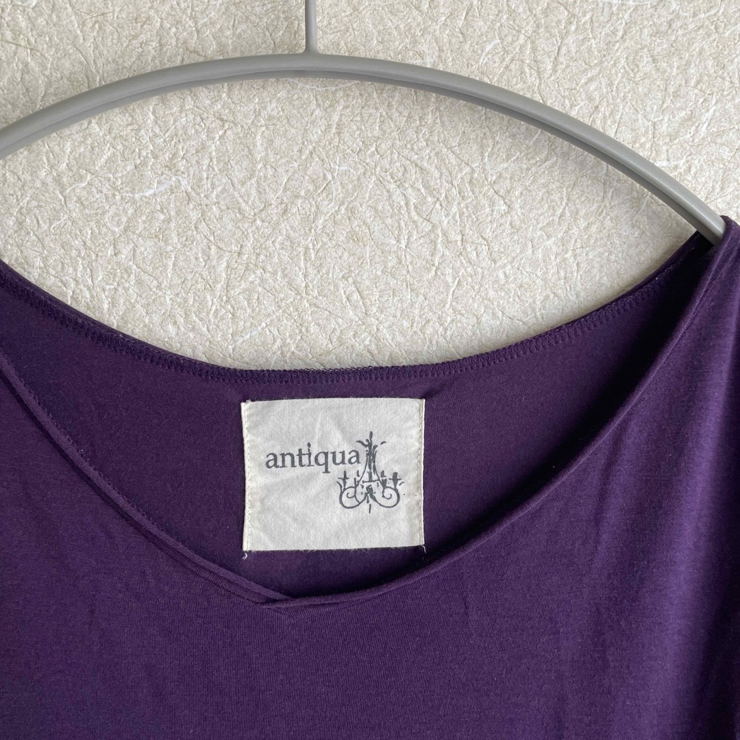 antiqua(アンティカ)のアンティカ Vネック ロングTシャツ パープル 紫 レディースのトップス(Tシャツ(長袖/七分))の商品写真