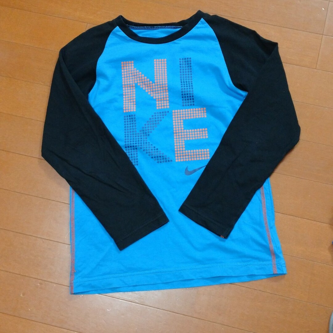 NIKE(ナイキ)のナイキ アディダス トレーナーロングTシャツ パーカー5点セット140センチ キッズ/ベビー/マタニティのキッズ服男の子用(90cm~)(Tシャツ/カットソー)の商品写真