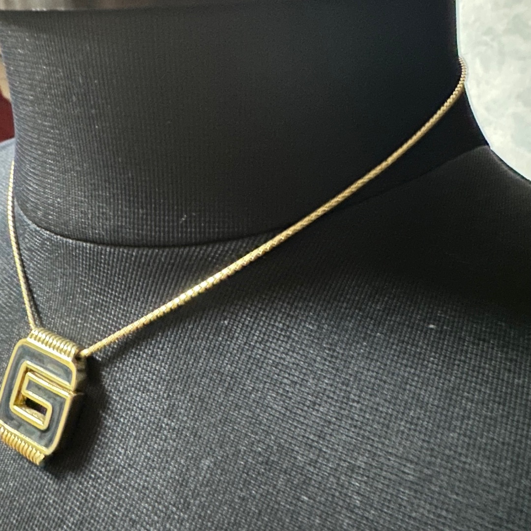 GIVENCHY - GIVENCHY ジバンシー ネックレス Gトップの通販 by GIVENCHY - GIVENCHY ジバンシー ネックレス Gトップの通販 by