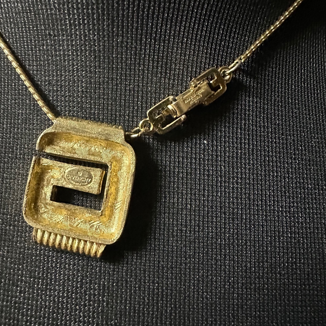 GIVENCHY - GIVENCHY ジバンシー ネックレス Gトップの通販 by GIVENCHY - GIVENCHY ジバンシー ネックレス Gトップの通販 by