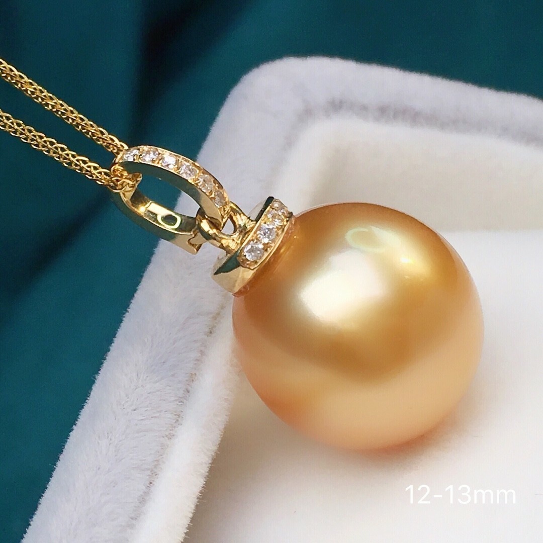 【高級】南洋白蝶真珠　ダイヤモンド付きペンダントトップk18