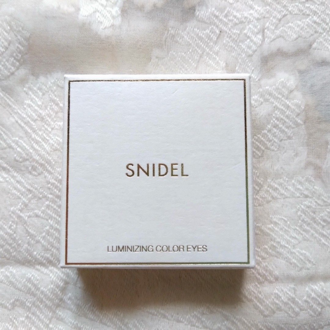 SNIDEL(スナイデル)のSNIDEL BEAUTY ルミナイジング カラー アイズ EX03 スナイデル コスメ/美容のベースメイク/化粧品(アイシャドウ)の商品写真