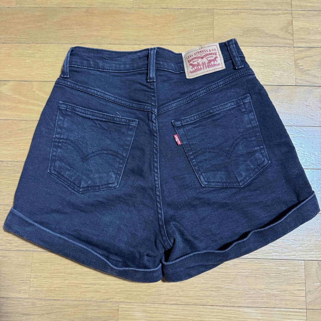 Levi's(リーバイス)のLevi's デニムショートパンツ レディースのパンツ(ショートパンツ)の商品写真