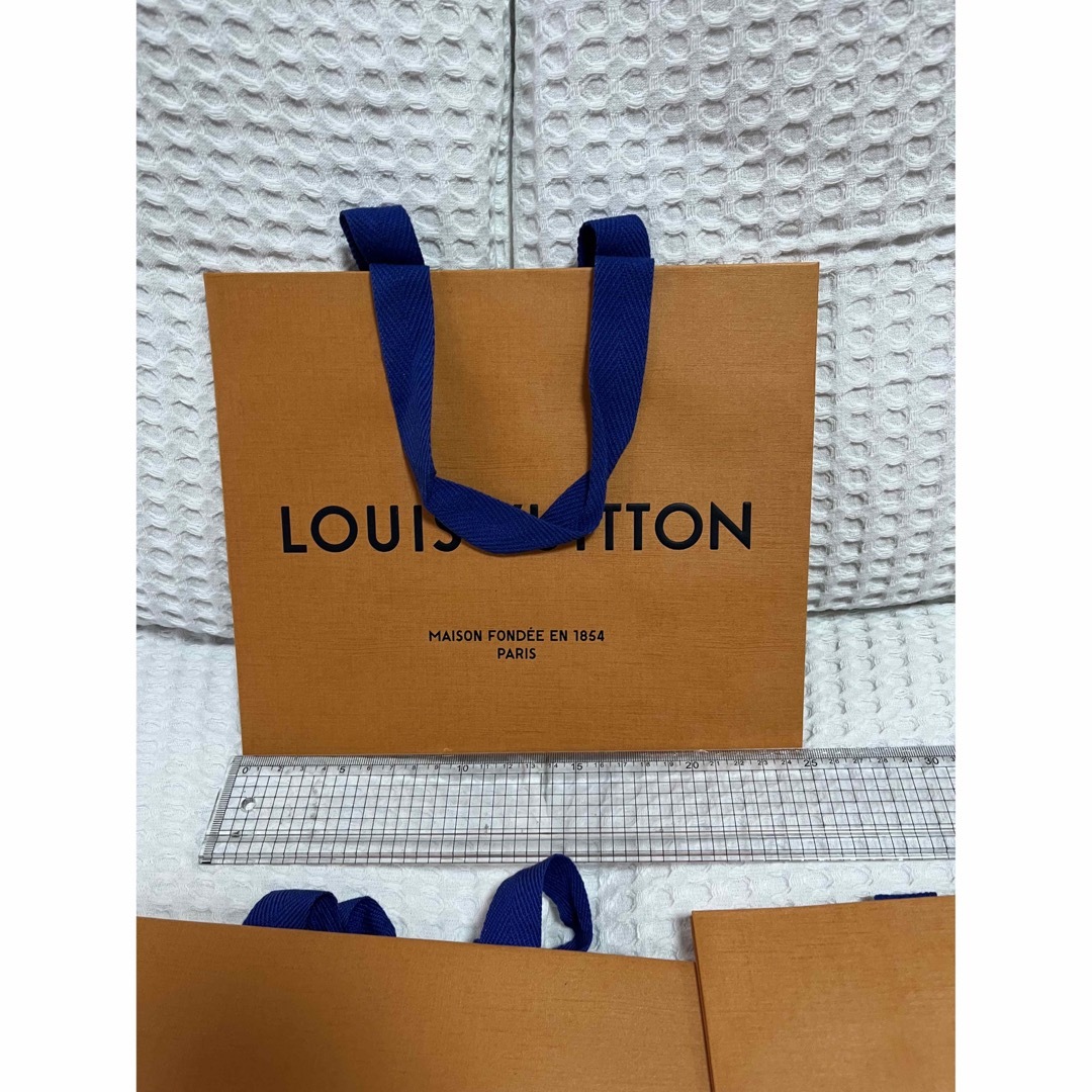 LOUIS VUITTON(ルイヴィトン)のルイヴィトン紙袋三枚セット レディースのバッグ(ショップ袋)の商品写真