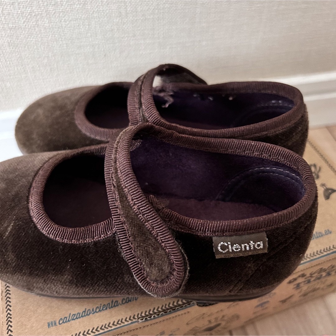 Cienta(シエンタ)のシエンタ シューズ 子供 靴 cienta ベロアストラップシューズ ブラウン キッズ/ベビー/マタニティのキッズ靴/シューズ(15cm~)(ローファー)の商品写真