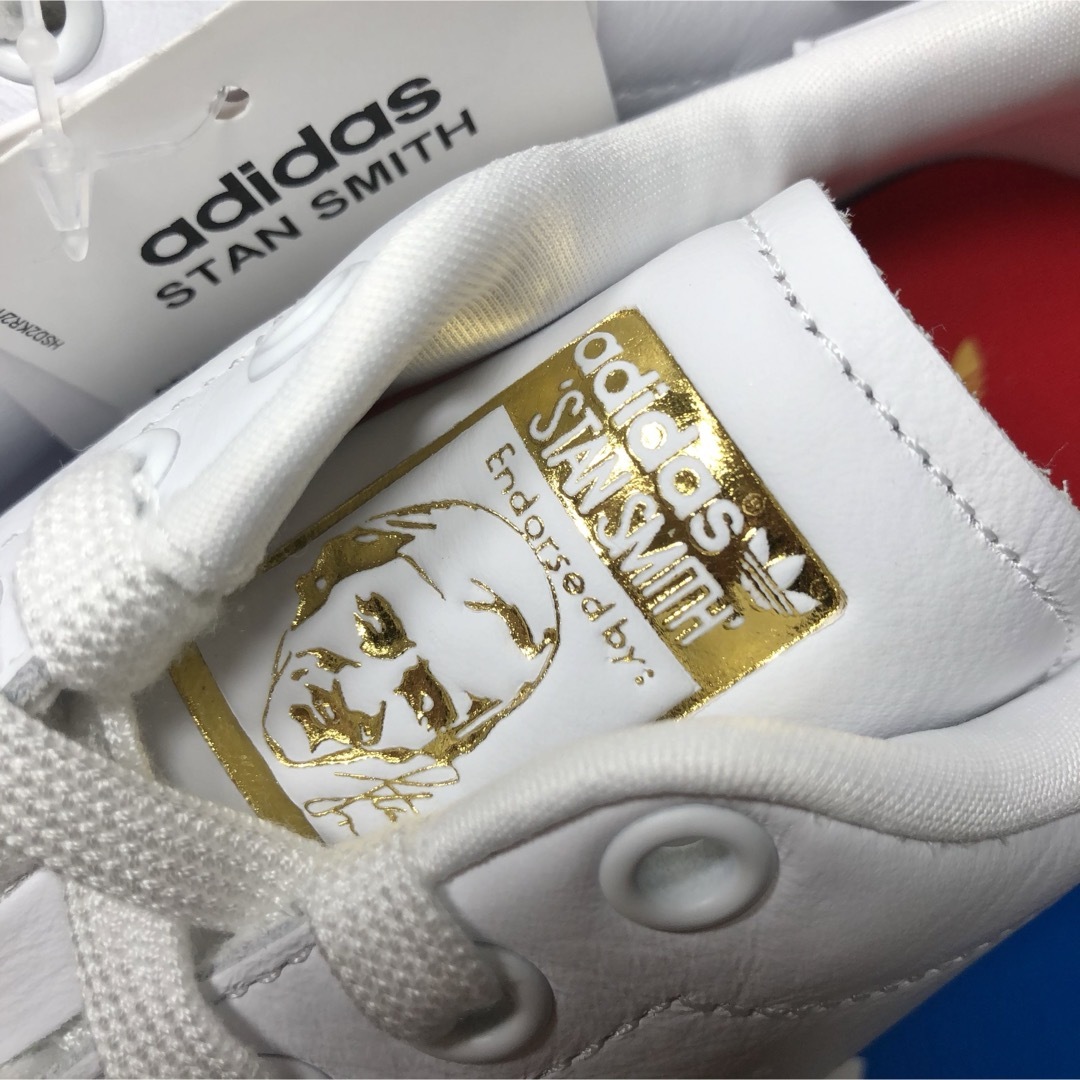 adidas(アディダス)の【新品】アディダス スタンスミス スニーカー ホワイト レッド ハート 23.0 レディースの靴/シューズ(スニーカー)の商品写真