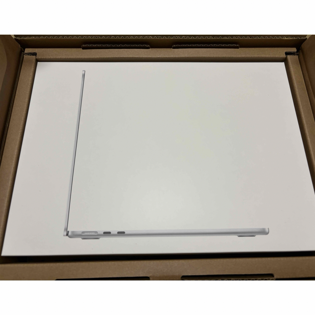 Macbook Air M2 13.6インチ シルバー MLXY3J/A Macbook Air M2 13.6インチ シルバー MLXY3J/A
