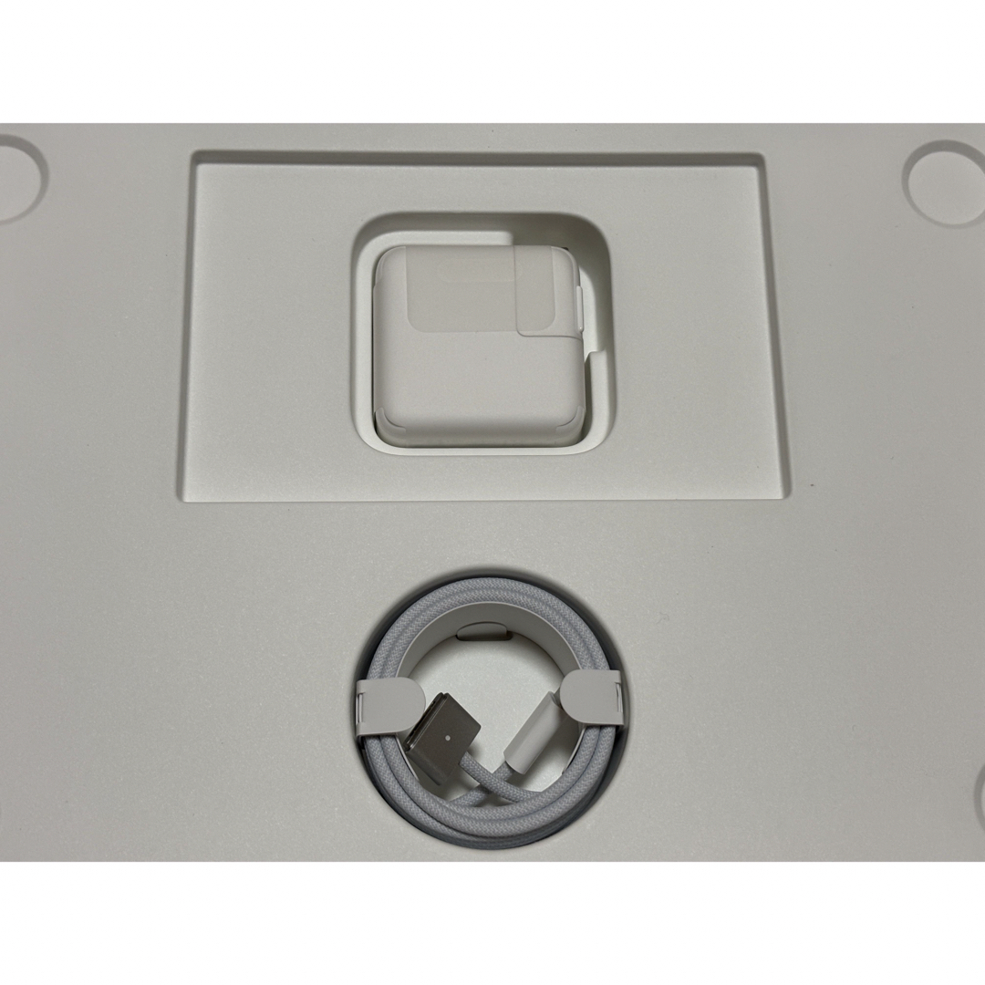 Macbook Air M2 13.6インチ シルバー MLXY3J/A Macbook Air M2 13.6インチ シルバー MLXY3J/A