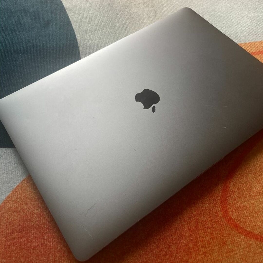 Apple MacBook Pro 15インチ 2018