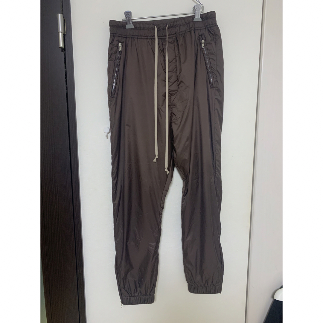 Rick Owens(リックオウエンス)のRICK OWENS NYLON PANTS 48 BROWN メンズのパンツ(その他)の商品写真