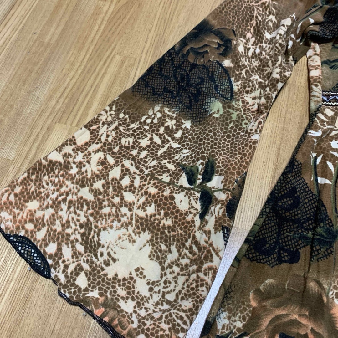 ボタニカル ベル袖 カットソー 薔薇 レディースのトップス(カットソー(長袖/七分))の商品写真
