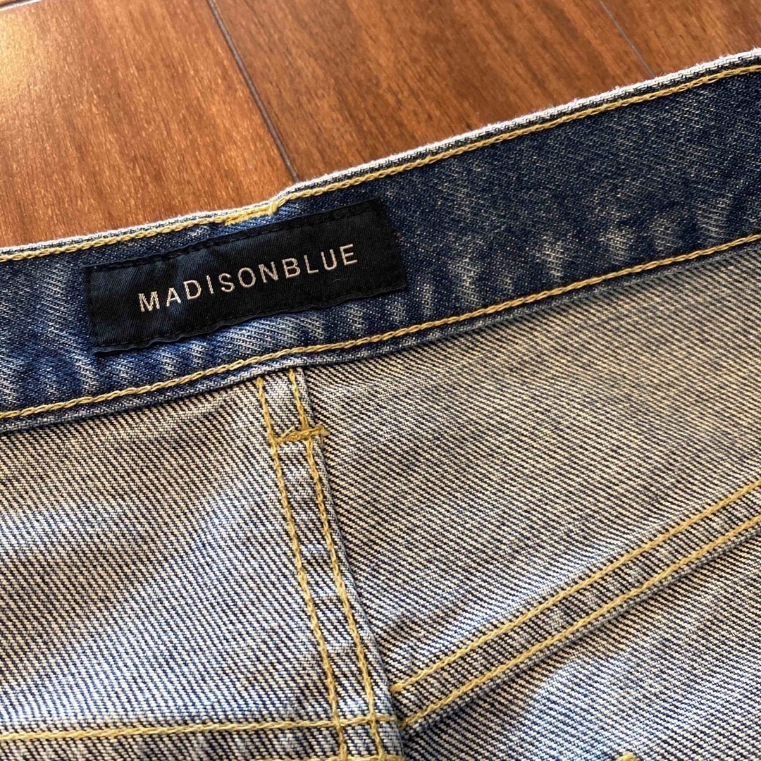 MADISONBLUE(マディソンブルー)のマディソンブルー　HEM CUT FLARE PT DENIM レディースのパンツ(デニム/ジーンズ)の商品写真