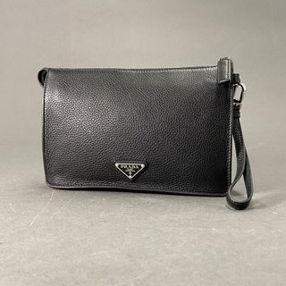 PRADA - k4《 美品 》PRADA プラダ レザークラッチバッグ 三角プレート