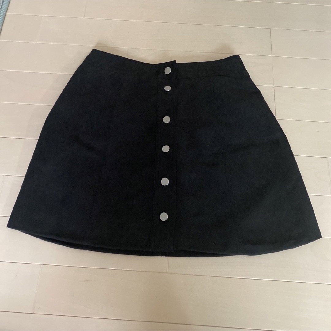 H&M(エイチアンドエム)のH&M スエード　ミニスカート　ブラック　黒　レディース レディースのスカート(ミニスカート)の商品写真