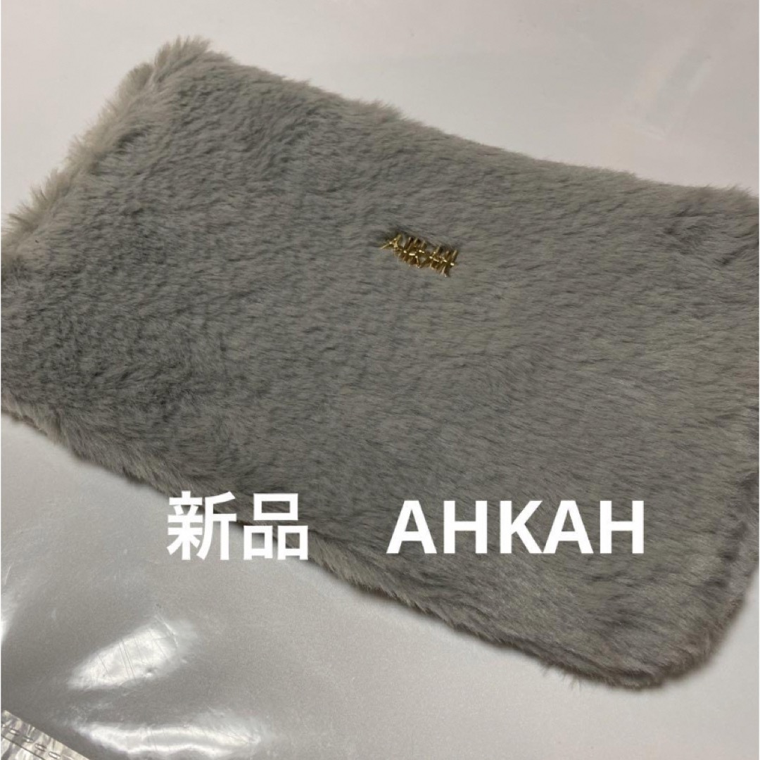 AHKAH(アーカー)の新品❤️未使用　AHKAH ふわふわポーチ レディースのファッション小物(ポーチ)の商品写真