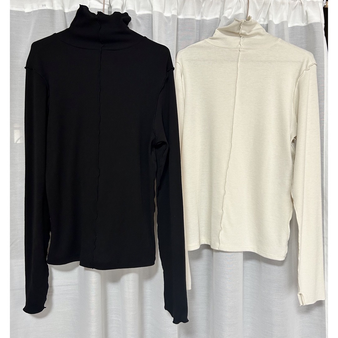 GU(ジーユー)のGUリブタートルネックT（Mサイズ）黒、クリーム２枚セット レディースのトップス(Tシャツ(長袖/七分))の商品写真