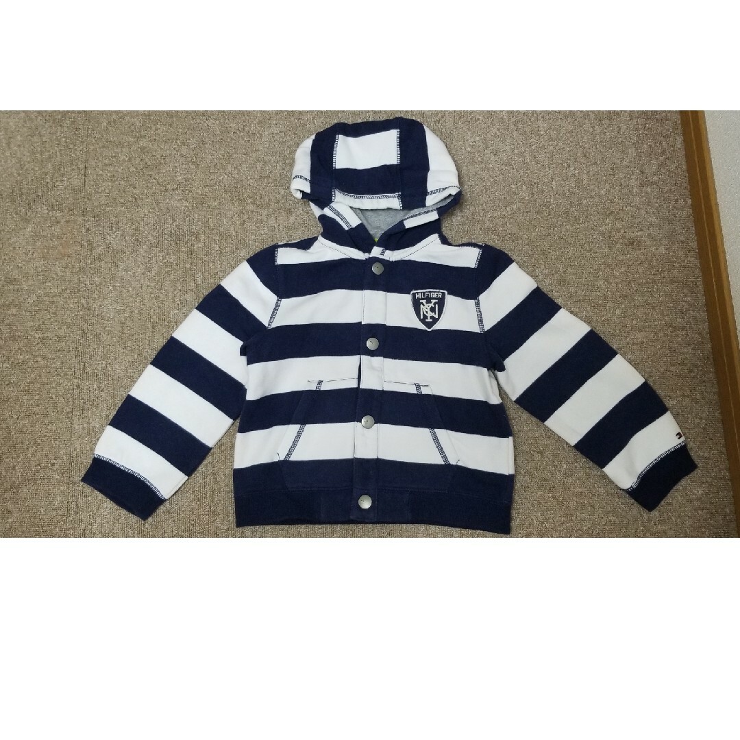 TOMMY HILFIGER(トミーヒルフィガー)のTOMMY HILFIGER　ニーパッチ裏起毛パーカー キッズ/ベビー/マタニティのキッズ服男の子用(90cm~)(ジャケット/上着)の商品写真