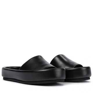 ザロウ(THE ROW)の【新品 袋付】KHAITE サンダルVenice leather slides(サンダル)