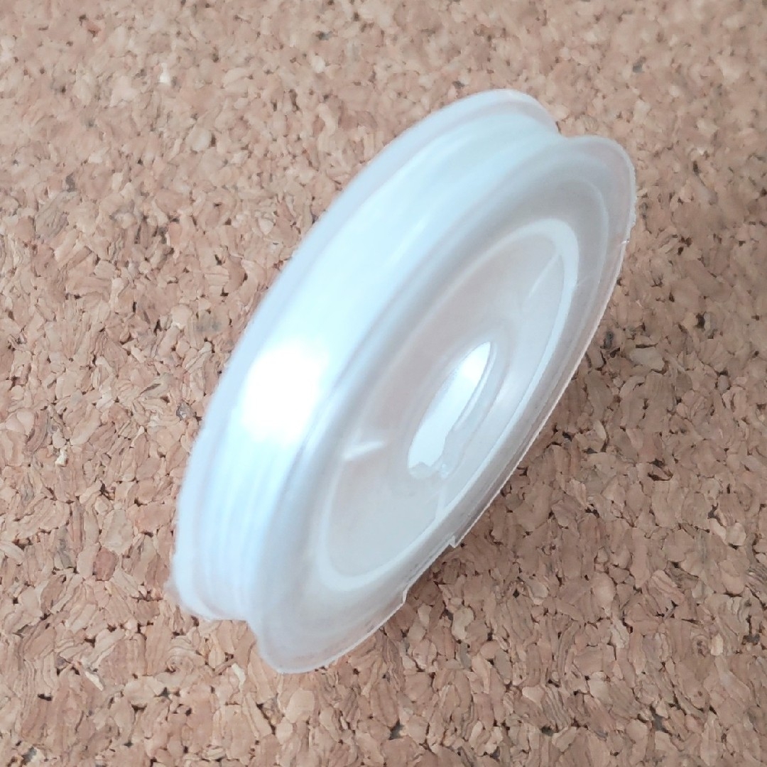 オペロンゴム　10m　白色　２本　水晶の線　通しワイヤー２本　セット ハンドメイドの素材/材料(各種パーツ)の商品写真