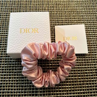 【Christian Dior】未使用ディオール香水  ピンバッチ    ノベル