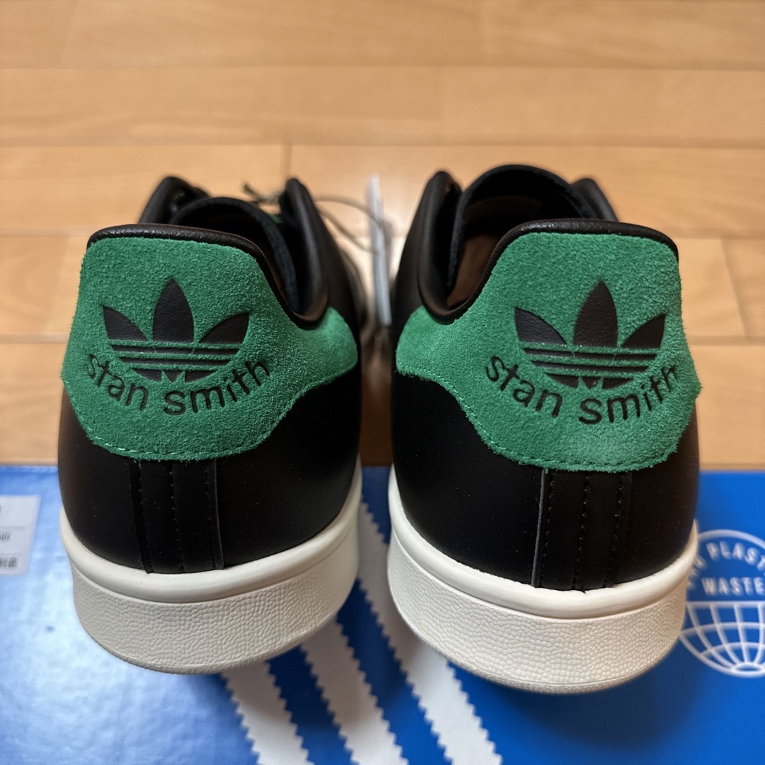 adidas(アディダス)の新品　アディダス　スタンスミス　スニーカー　ブラック  27.5cm  希少品 メンズの靴/シューズ(スニーカー)の商品写真