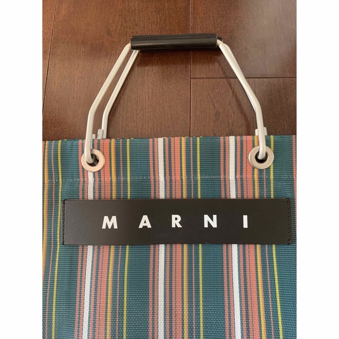 Marni(マルニ)のマルニフラワーカフェ ストライプ トートバッグ レディースのバッグ(かごバッグ/ストローバッグ)の商品写真