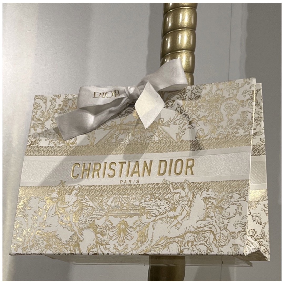 Dior(ディオール)の限定【ディオール】DIOR★2023★ホリデー★ギフトボックス★ショッパー レディースのバッグ(ショップ袋)の商品写真