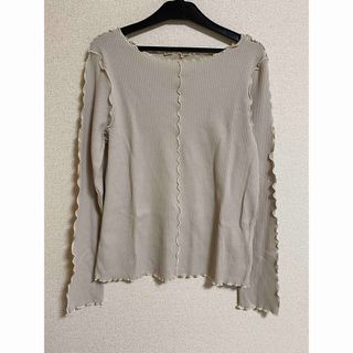 ダブルクローゼット(w closet)の美品⭐︎リブカットソー　ベージュ　w closet(カットソー(長袖/七分))