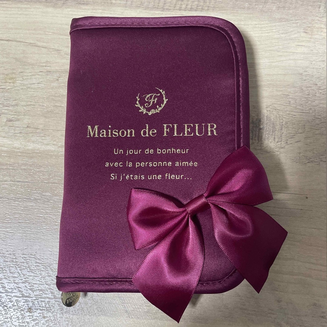 Maison de FLEUR(メゾンドフルール)のメゾンドフルール　マルチケース　パスポートケース レディースのファッション小物(その他)の商品写真