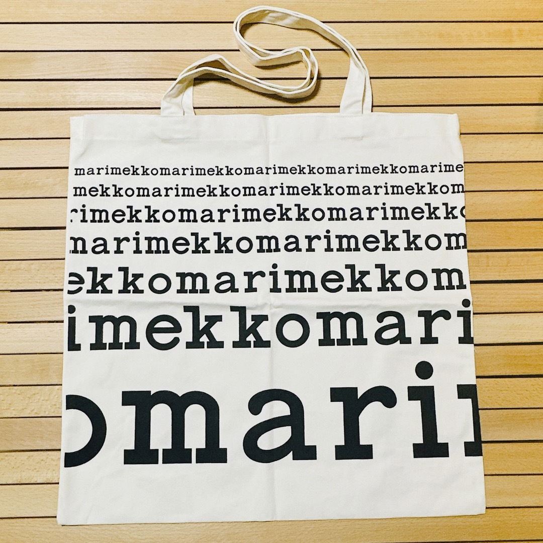 marimekko(マリメッコ)の★希少・非売品★ マリメッコ ノベルティ トートバック 黒文字 レディースのバッグ(トートバッグ)の商品写真