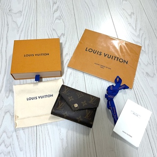 ルイヴィトン(LOUIS VUITTON)のポルトフォイユ・ヴィクトリーヌ　ルイヴィトン　三つ折り財布(財布)