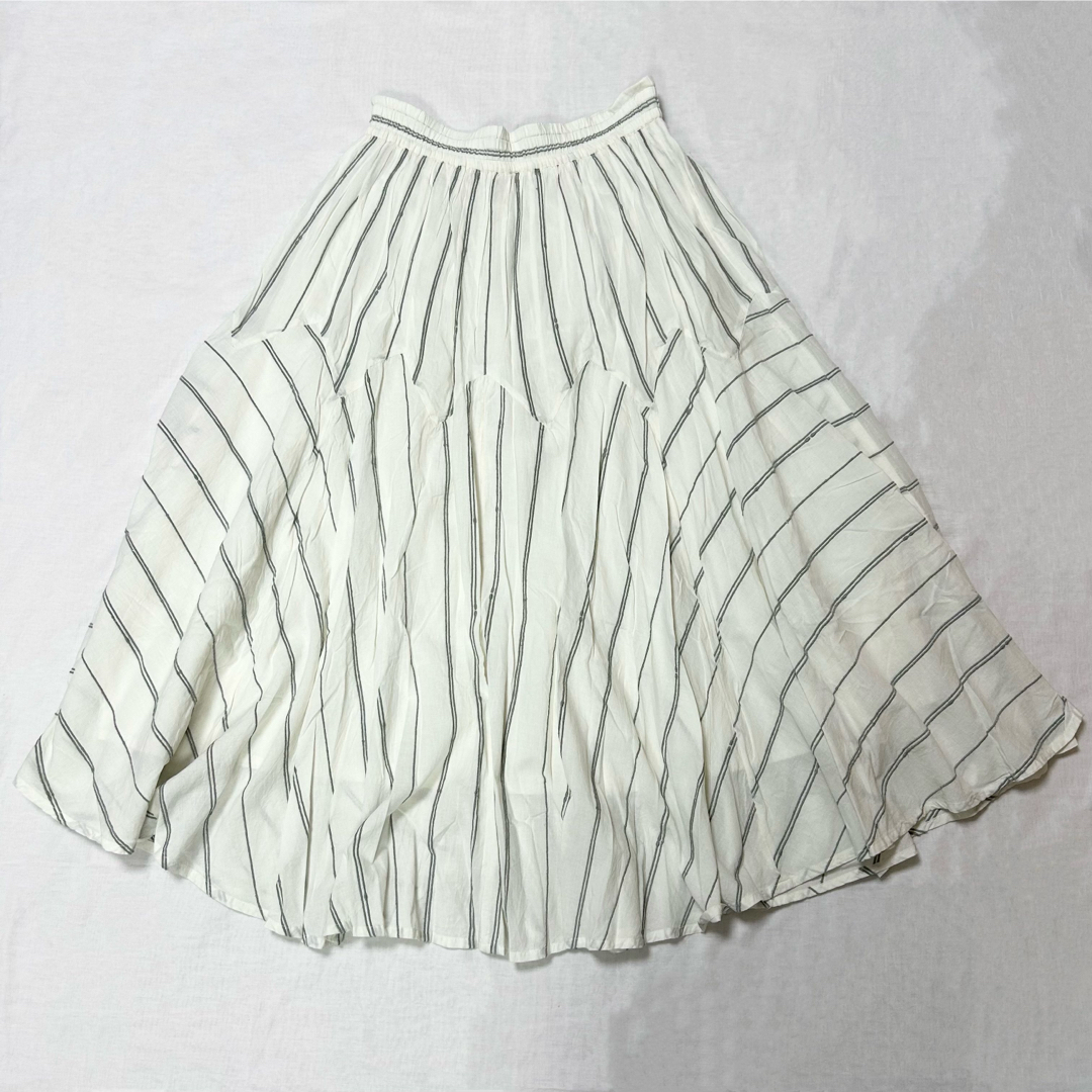 【 yuni 】ストライプ刺繍スカート