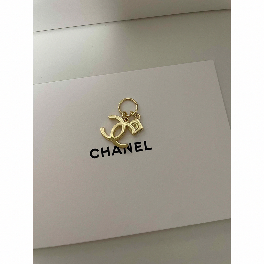 CHANEL(シャネル)のシャネル　2023 ホリデー　チャーム レディースのアクセサリー(チャーム)の商品写真