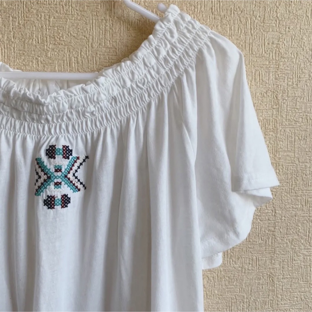 Avan Lily(アバンリリー)のavanlily 刺繍オフショルトップス レディースのトップス(Tシャツ(半袖/袖なし))の商品写真