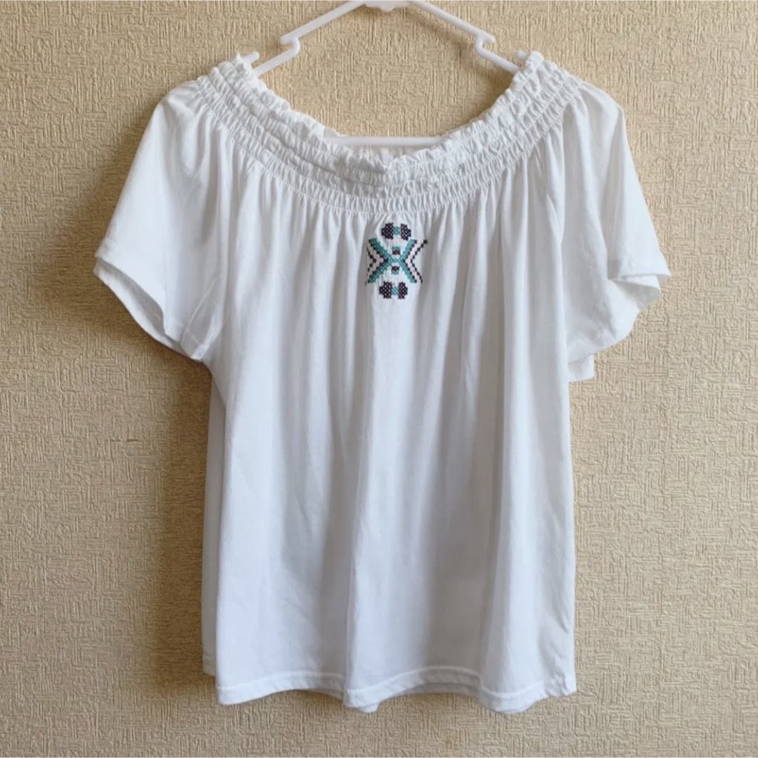 Avan Lily(アバンリリー)のavanlily 刺繍オフショルトップス レディースのトップス(Tシャツ(半袖/袖なし))の商品写真