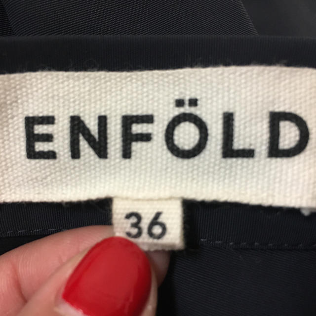 ENFOLD(エンフォルド)のENFOLD・ミドル丈タックスカート レディースのスカート(ひざ丈スカート)の商品写真